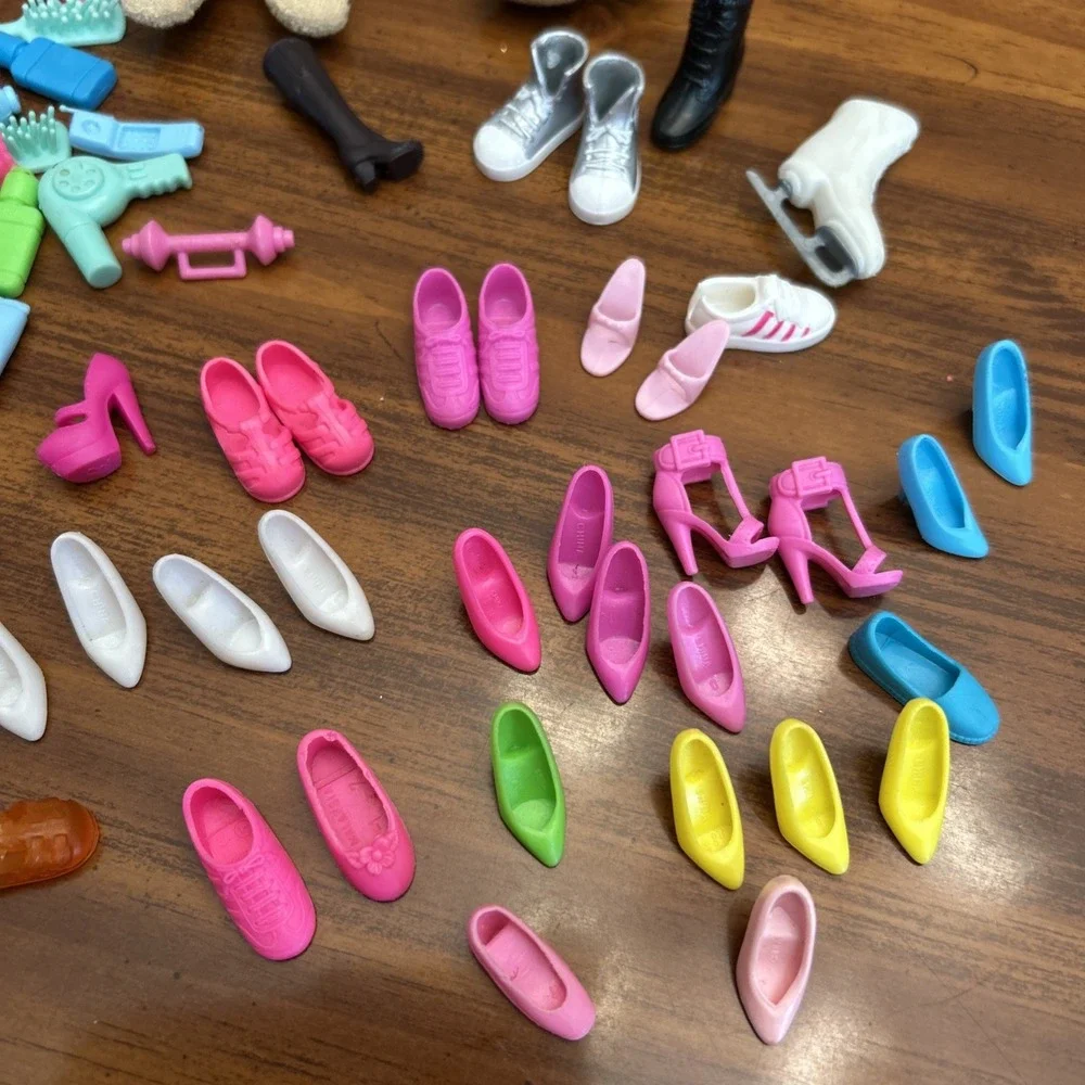 lot barbie shoes hat accessories‎